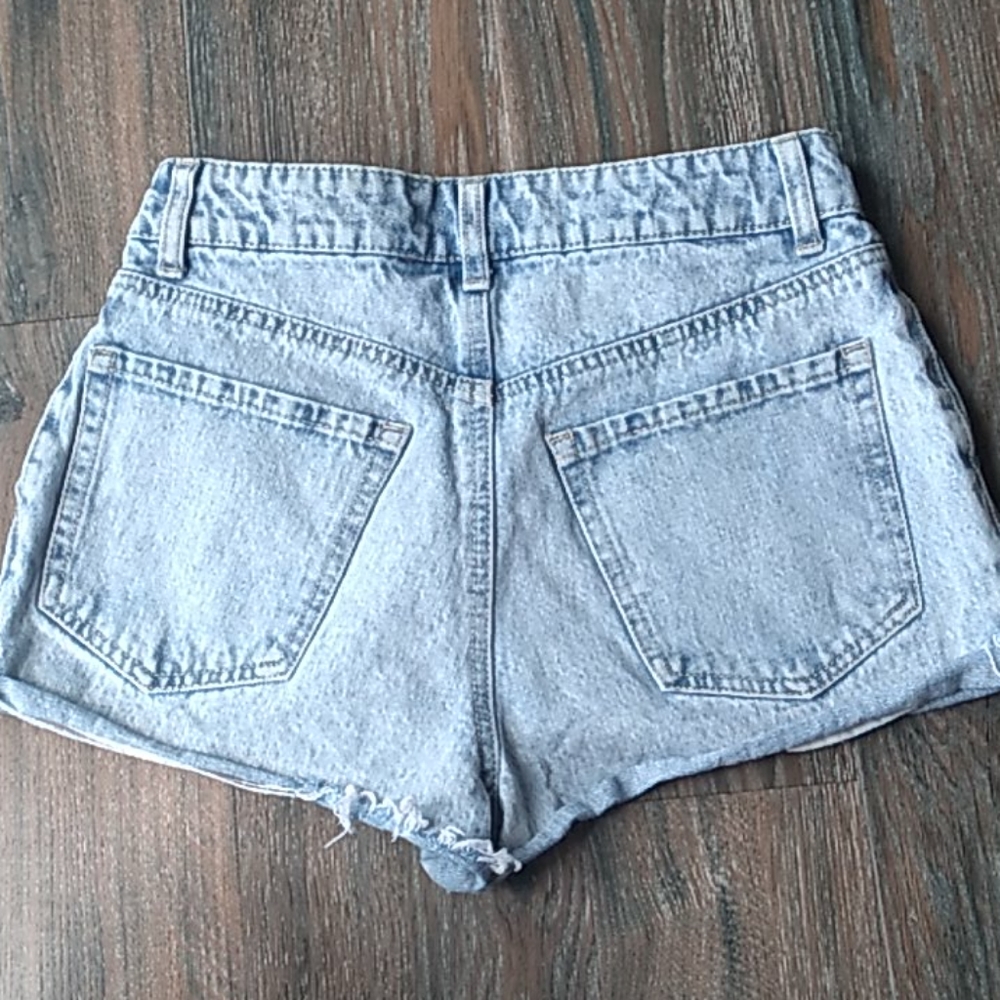 Shorts - Picture 2 of 4